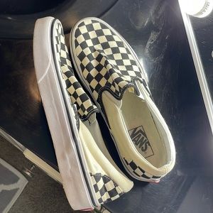 super cute checkered vans size 9 shoes!